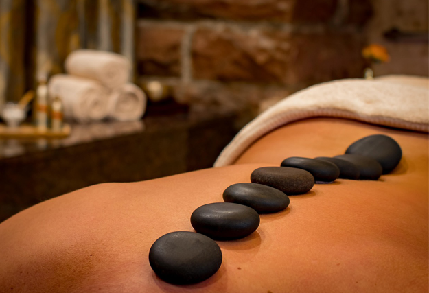 Massage aux pierres chaudes